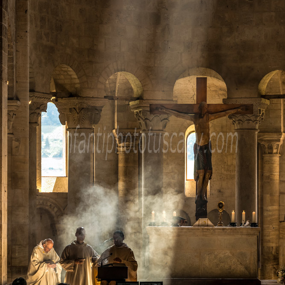 abbazia di sant'antimo interno - santa messa e monaci #5