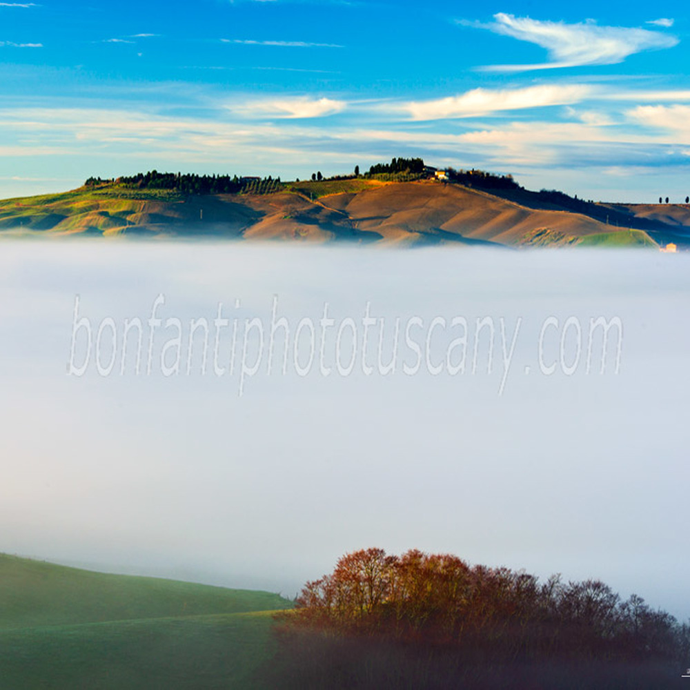 paesaggio delle crete senesi #40 nebbia densa a torre a castello