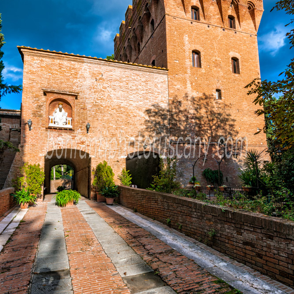 abbazia di monte oliveto maggiore - torre d'ingresso