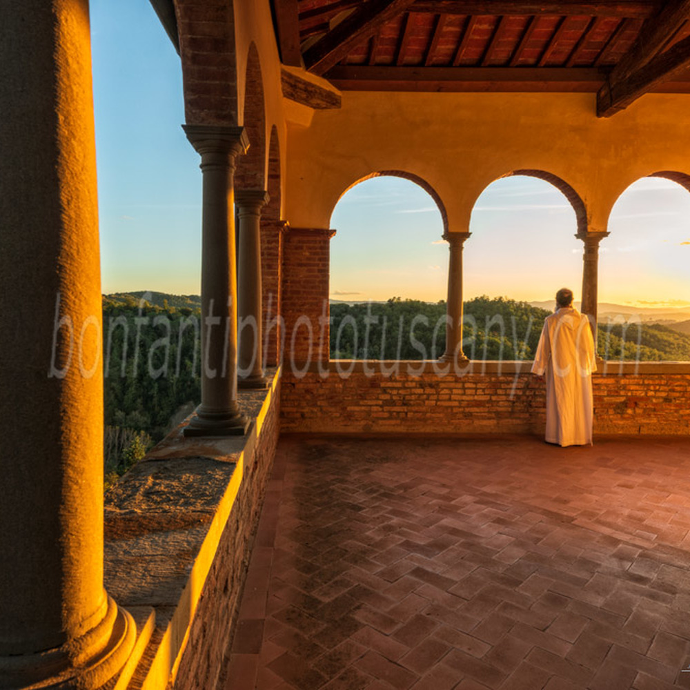 abbazia di monte oliveto maggiore - loggiato sul paesaggio #1.jpg