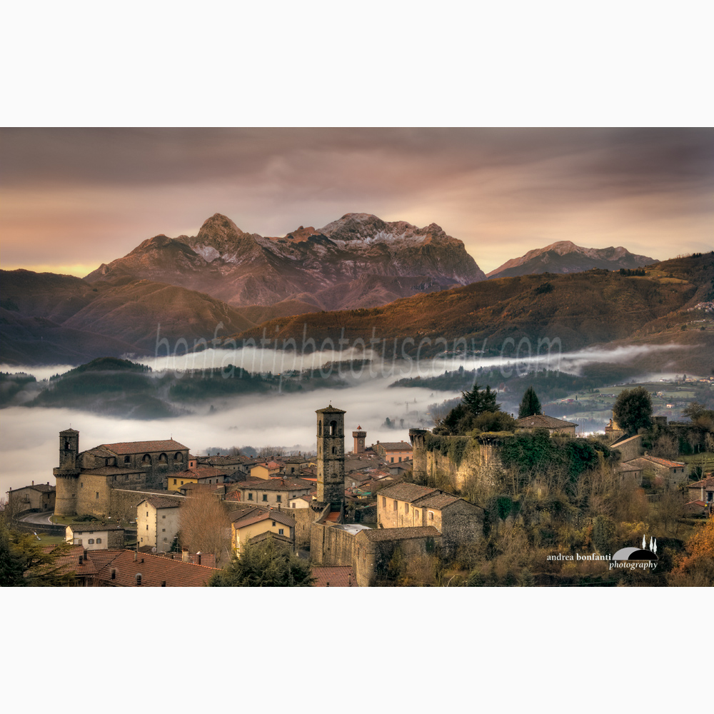 veduta pittorica di castiglione garfagnana.jpg