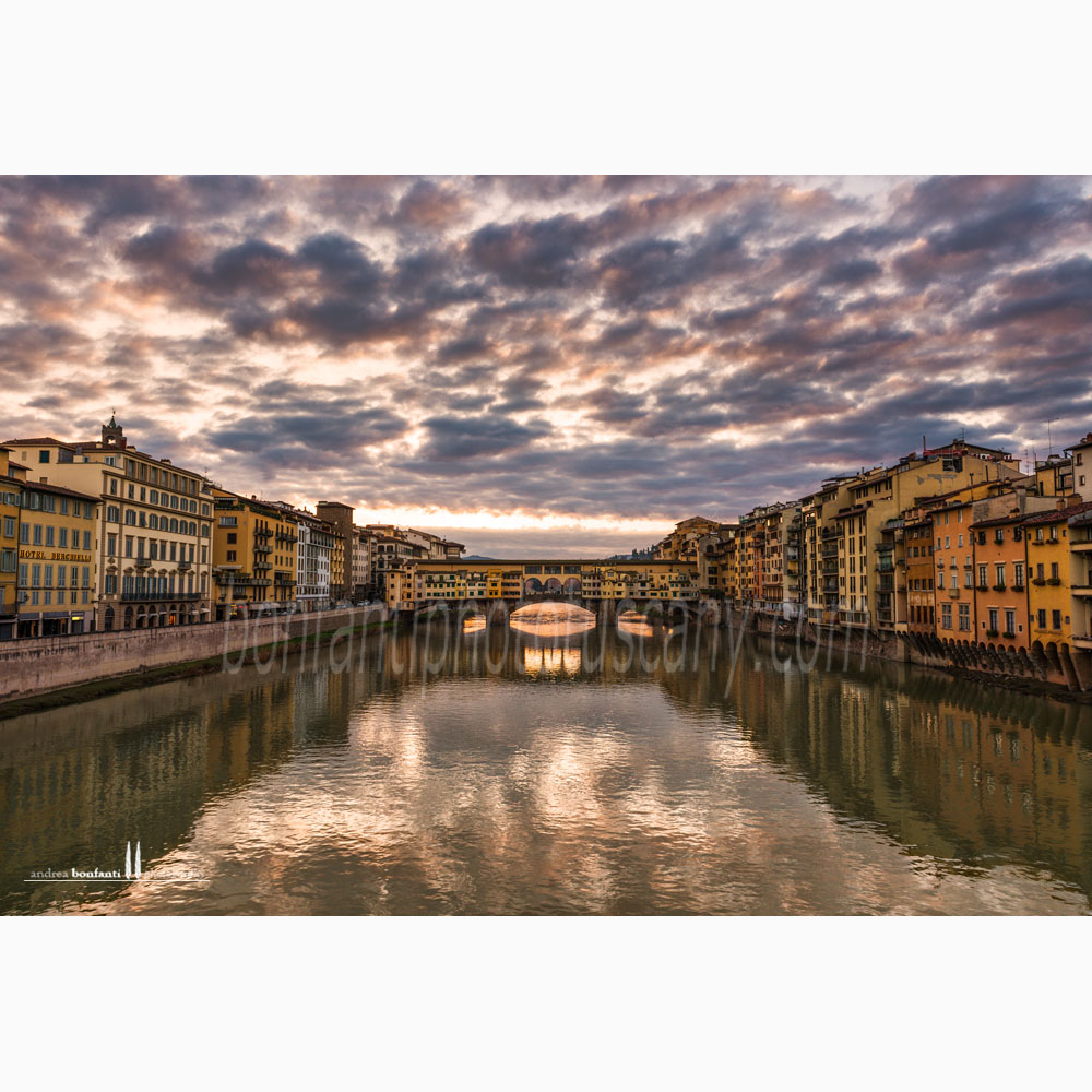 splendori antelucani sui lungarni di Firenze splendori antelucani sui lungarni di Firenze