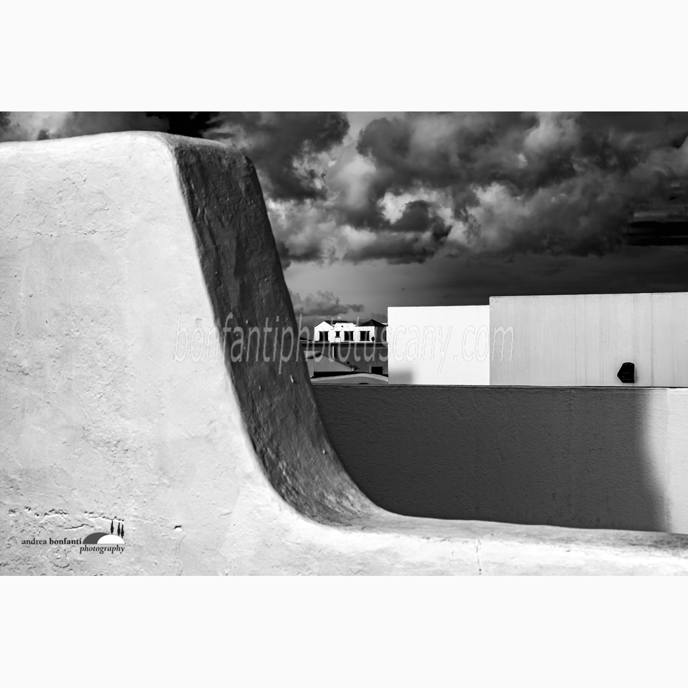 paesaggio urbano in chiaroscuro a Tias.jpg paesaggio urbano in chiaroscuro a Tias.jpg