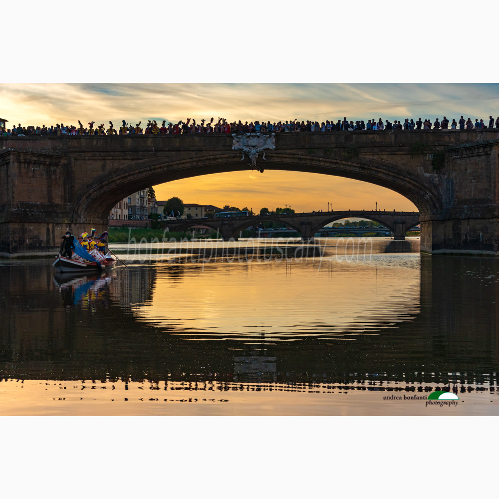 il ponte a santa trinita al tramonto da arnoboat.jpg