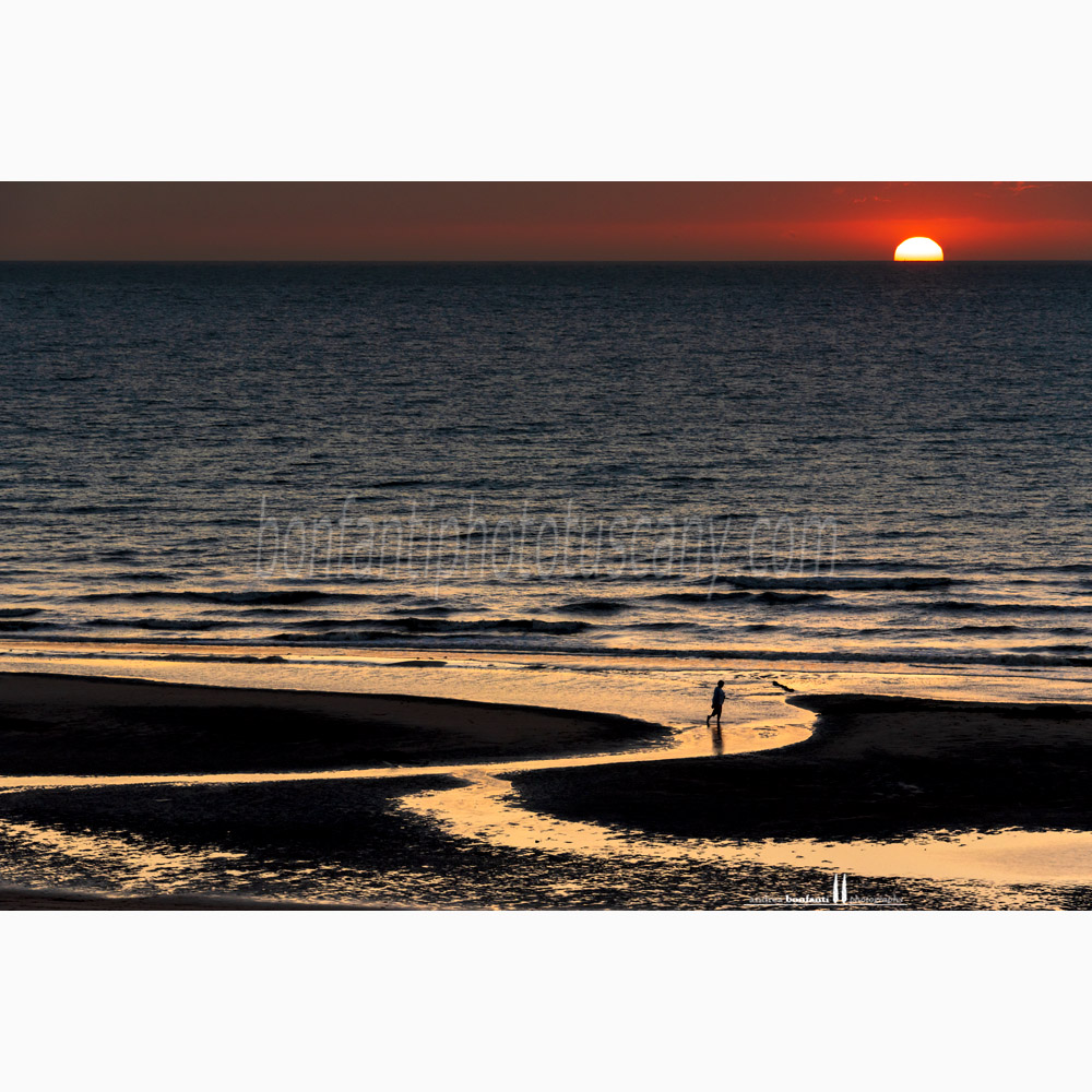 st.idesbald north sea - walking on low tide at sunset.jpg