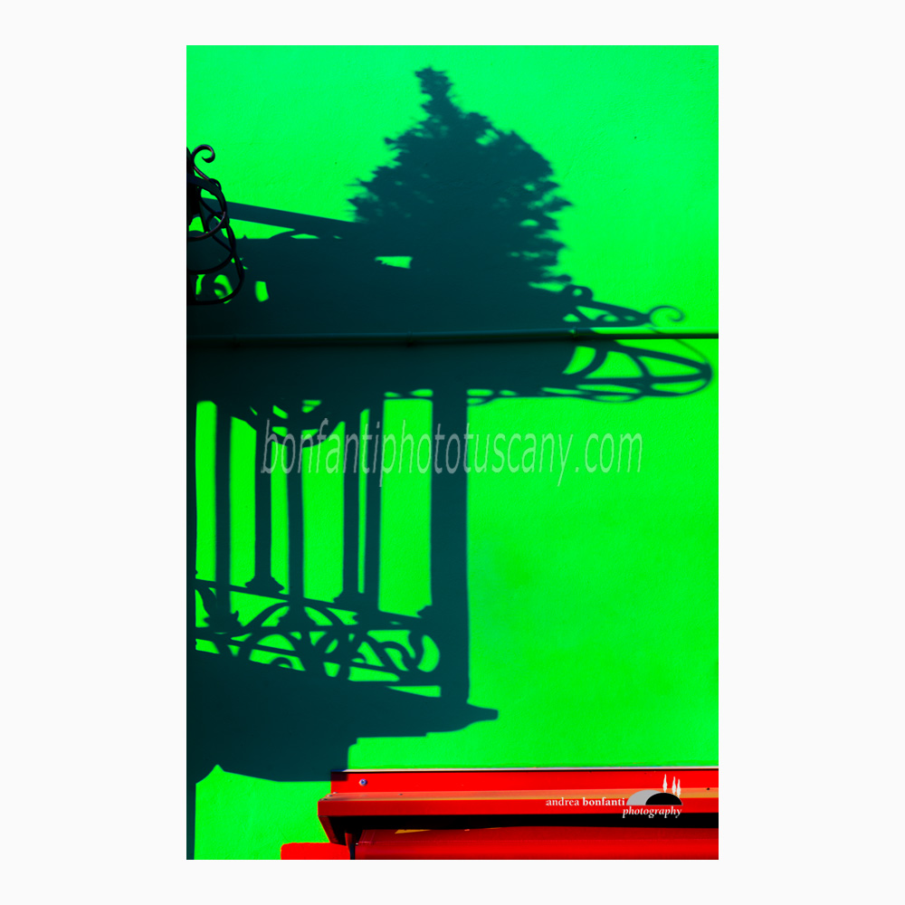 sfondo verde con ombra e dettaglio rosso.jpg