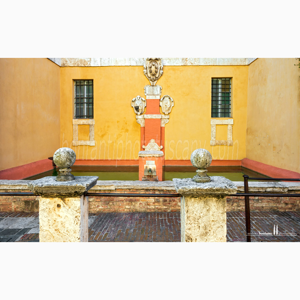 Siena - fonte di san maurizio samoreci #1 facciata