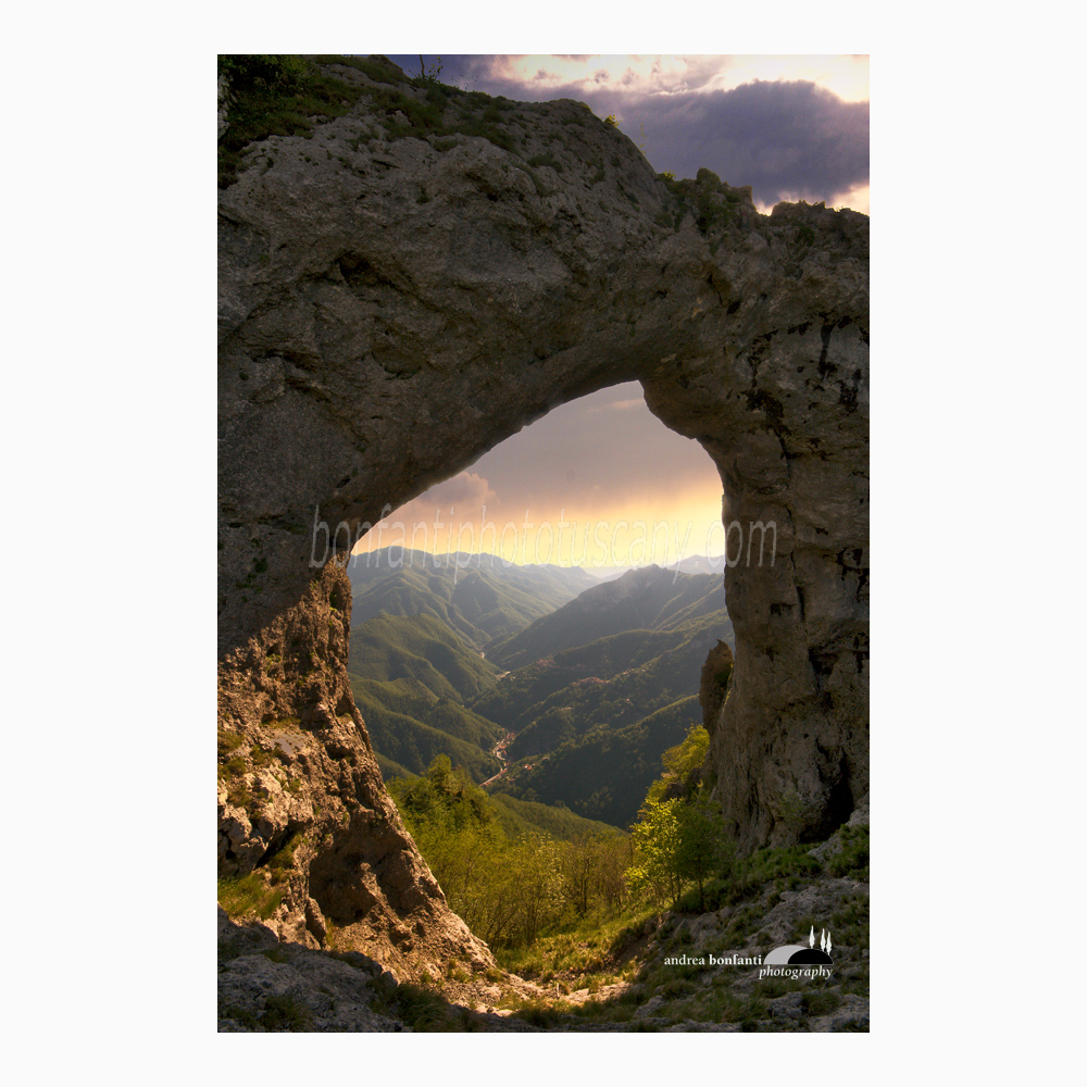 monte forato una finestra sulla versilia.jpg