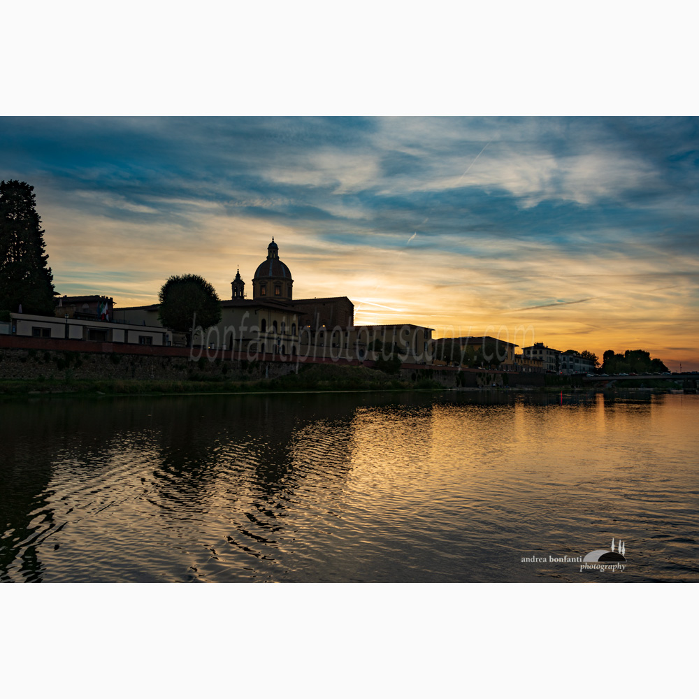 la silhouette del lungarno soderini con la chiesa del cestello da arnoboat.jpg
