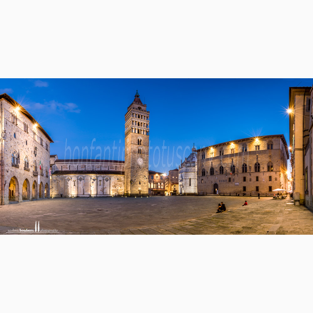 panoramica di piazza duomo - pistoia