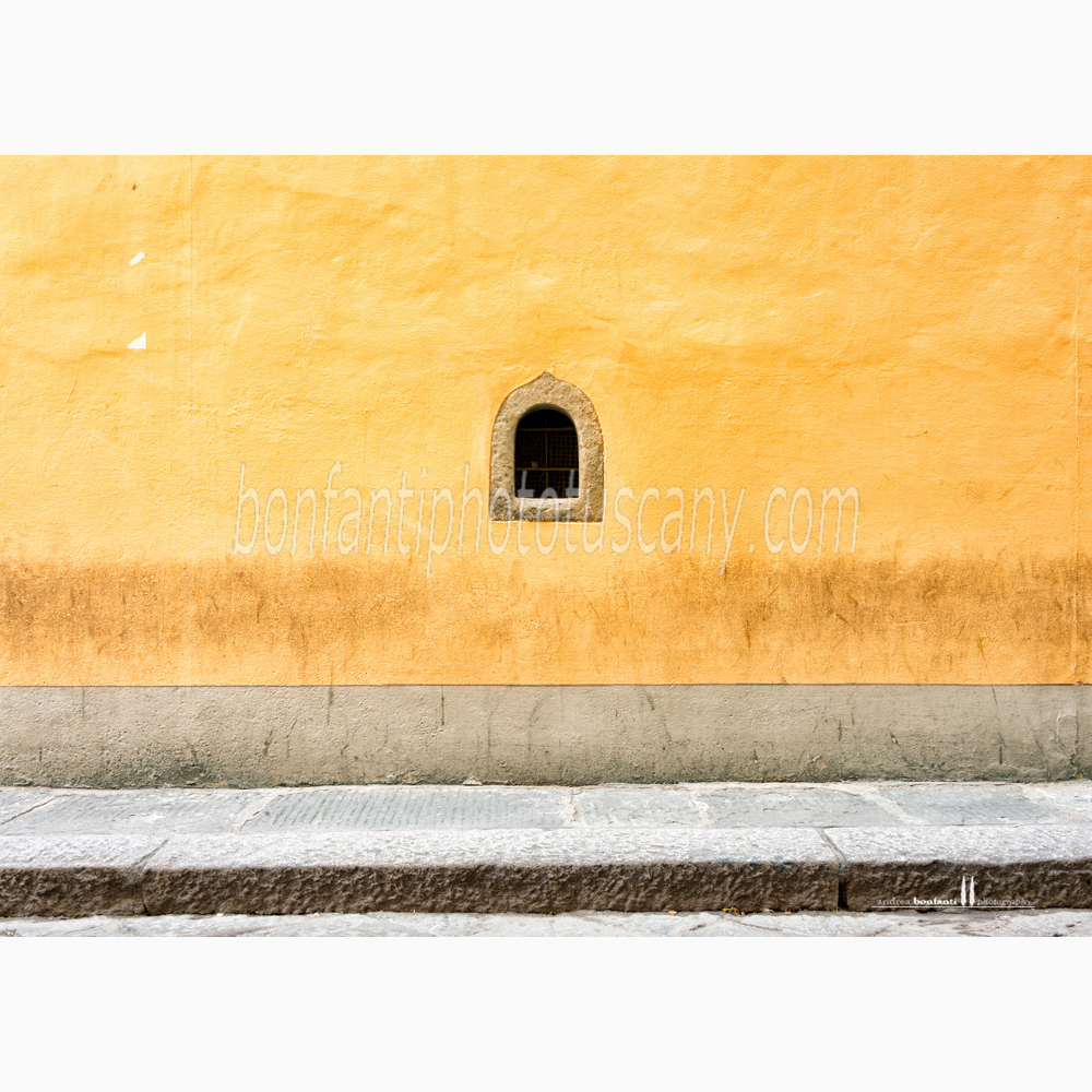 buchetta del vino in via dei Pepi a Firenze.jpg