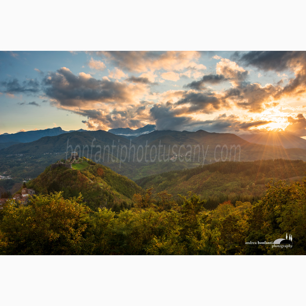 fortezza delle verrucole al tramonto.jpg
