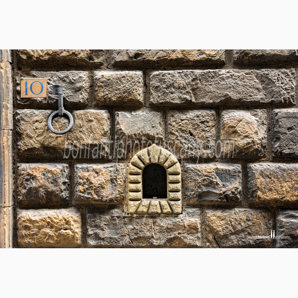 buchetta del vino in via del Proconsolo a Firenze.jpg