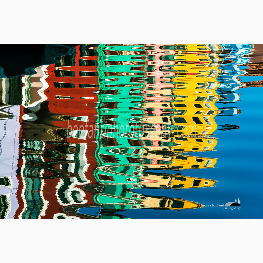 riflessi scomposti nel canale.jpg