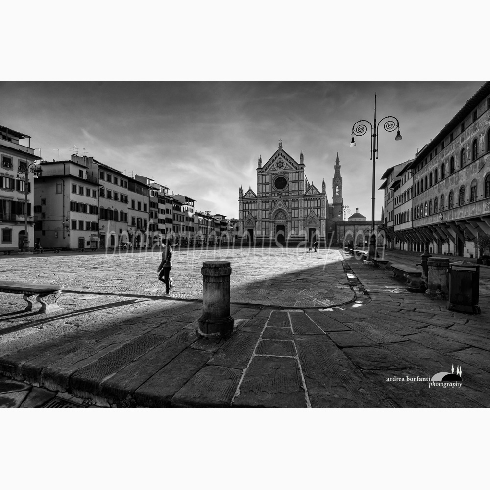 di primo mattino in piazza Santa Croce a Firenze.jpg