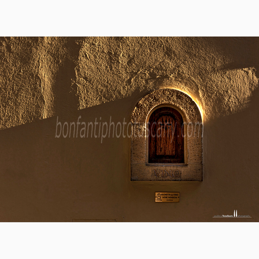 buchetta del vino in via del Trebbio a Firenze.jpg