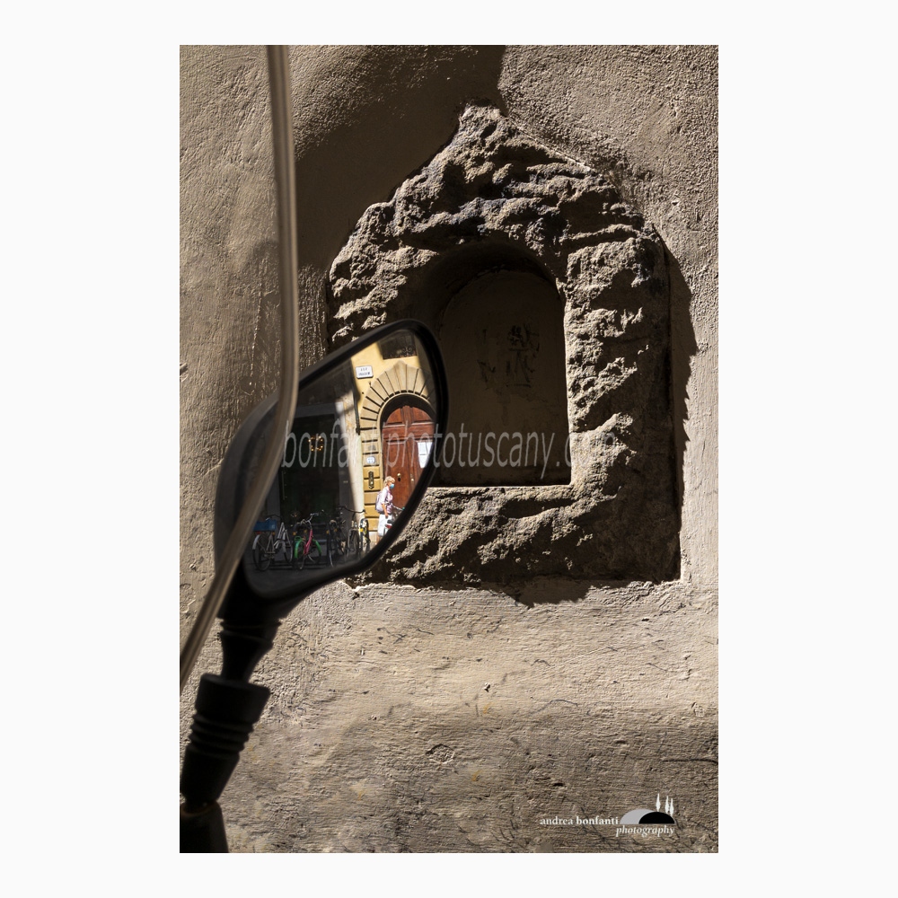 buchetta del vino in via dei velluti con passante.jpg