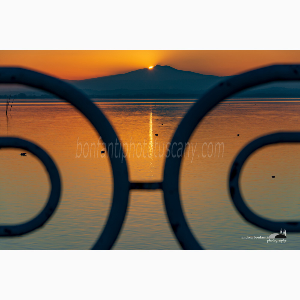 il sole tramonta dietro al monte amiata.jpg