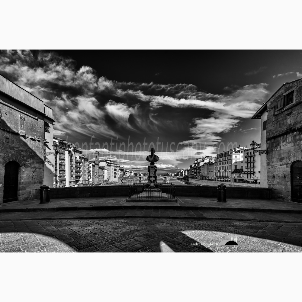 lo scenario del Ponte Vecchio all'alba.jpg