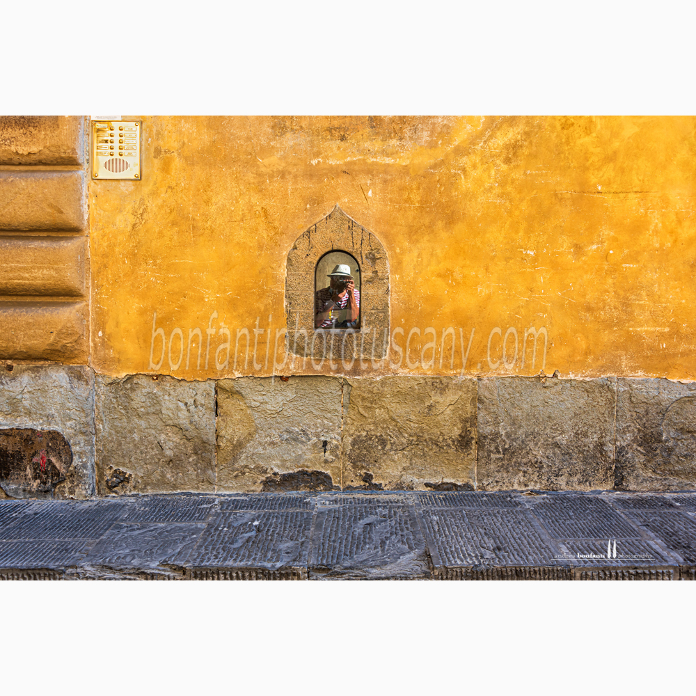 buchetta del vino in via San Niccolò #3 a Firenze.jpg