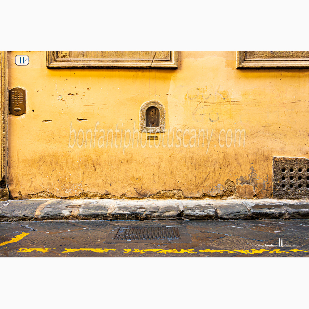 buchetta del vino in via delle Pinzocchere a Firenze.jpg