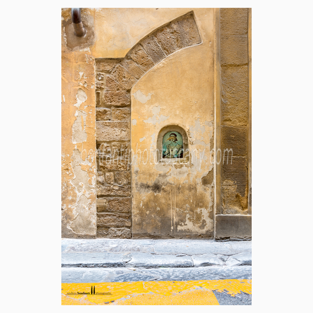 buchetta del vino in borgo Santa Croce a Firenze.jpg