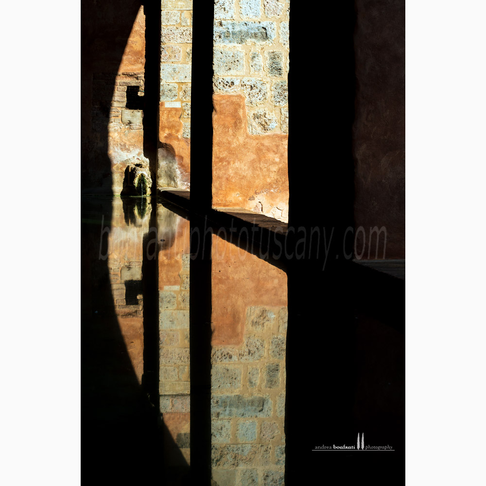 Siena - fonte di pescaia #3 chiaroscuro
