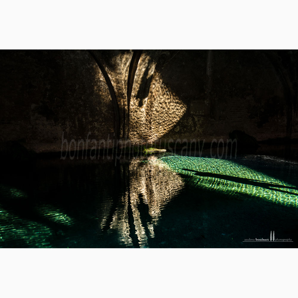 Siena - fonte branda riflessi sull'acqua