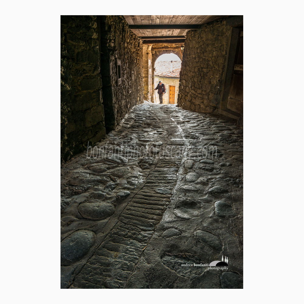 un passaggio coperto a corfino.jpg