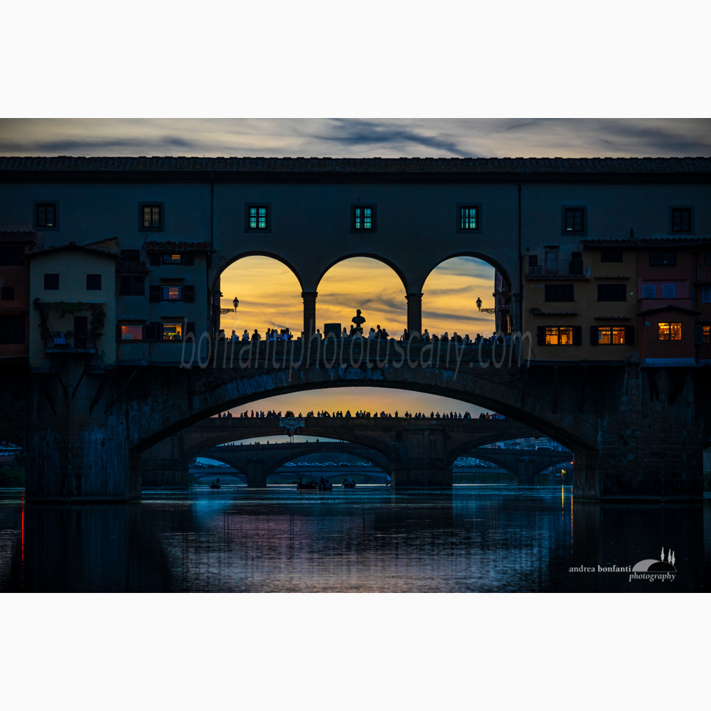 un primo piano della silhouette di ponte vecchio da arnoboat.jpg