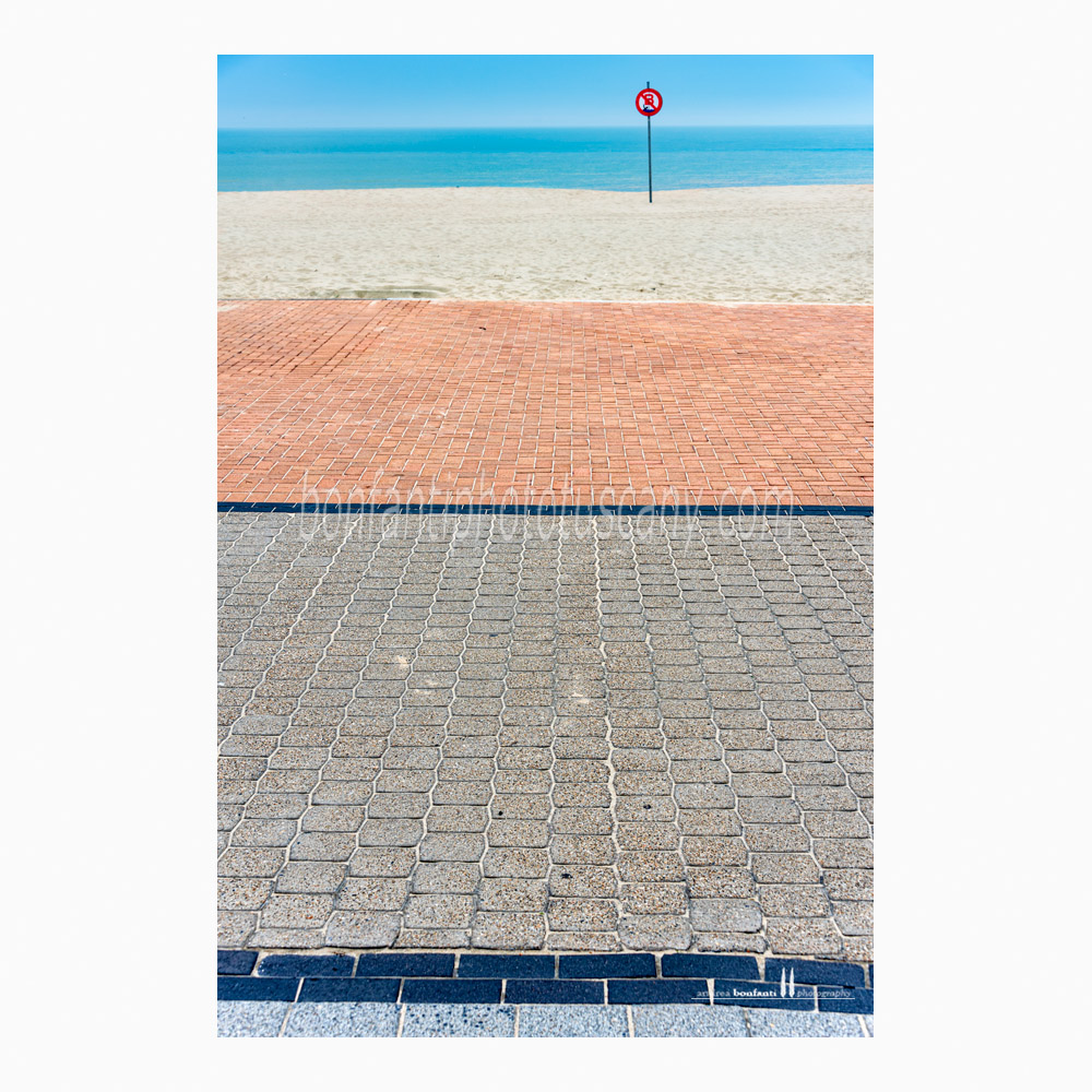 st.idesbald north sea - the seaside promenade.jpg