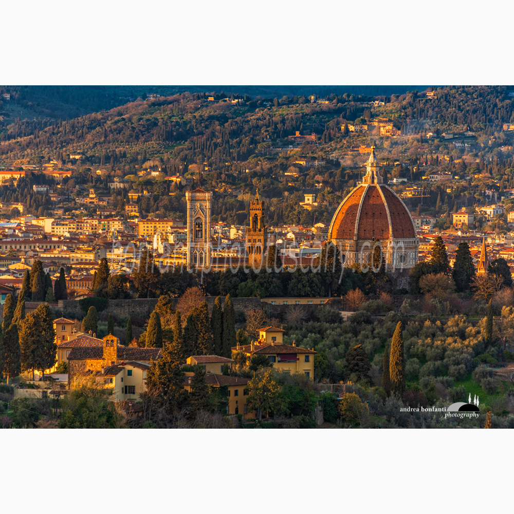 il campanile a vela di san leonardo in arcetri e la via san leonardo vista dal pian dei giullari con la cupola del duomo.jpg il campanile a vela di san leonardo in arcetri e la via san leonardo vista dal pian dei giullari con la cupola del duomo.jpg
